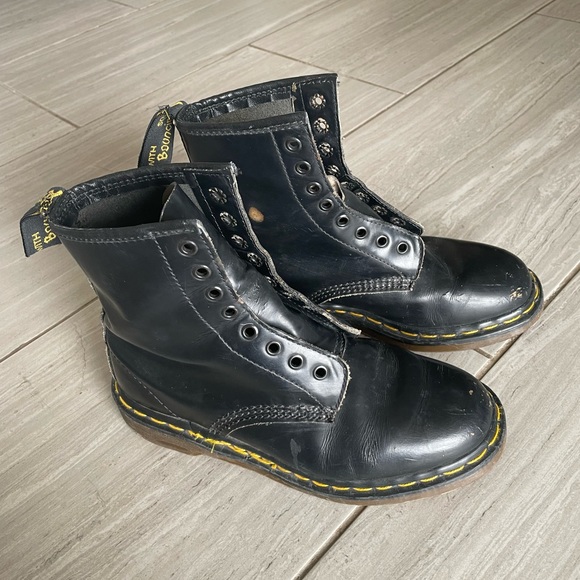 Dr. Martens Shoes - Black Dr. Marten’s Size 7